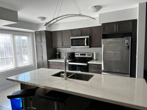 Cozy Whitby Retreat - 2 Bedroom Private Townhouse
